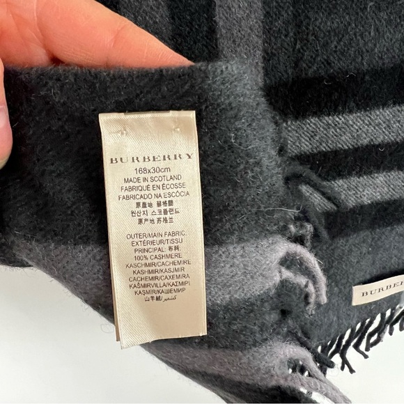 Burberry Cashmere Scarf Unisex - Picture 2 of 7
